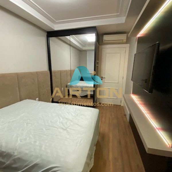V4000 Apto finamente mobiliado Meia Praia