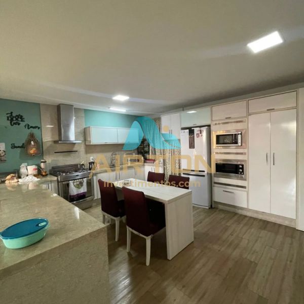 SOBRADO COM 4 QUARTOS  VENDA , 671M - CENTRO