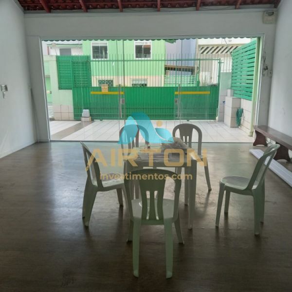 CASA COM 4 QUARTOS  VENDA , 190M - CENTRO - BALN