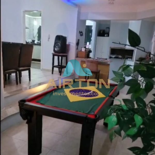 Casa Triplex com 5 quartos  venda , 400m - Centr