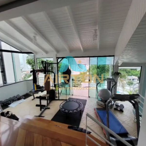 Casa Triplex com 5 quartos  venda , 400m - Centr