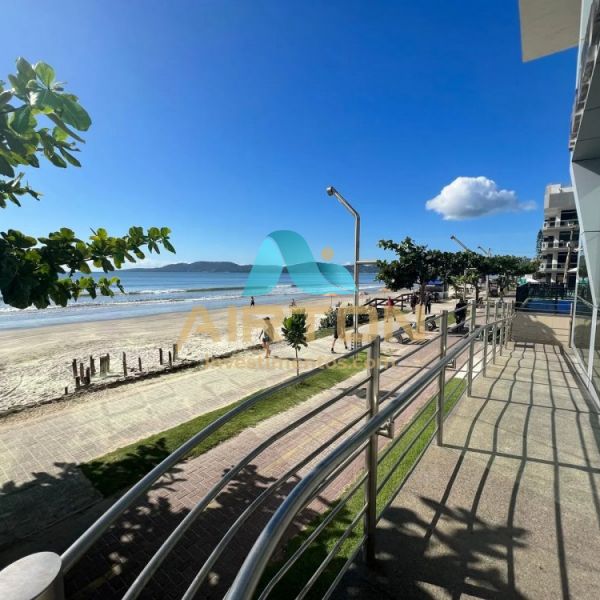 V4055 APARTAMENTO PARA VENDA FRENTE AO MAR EM MEIA