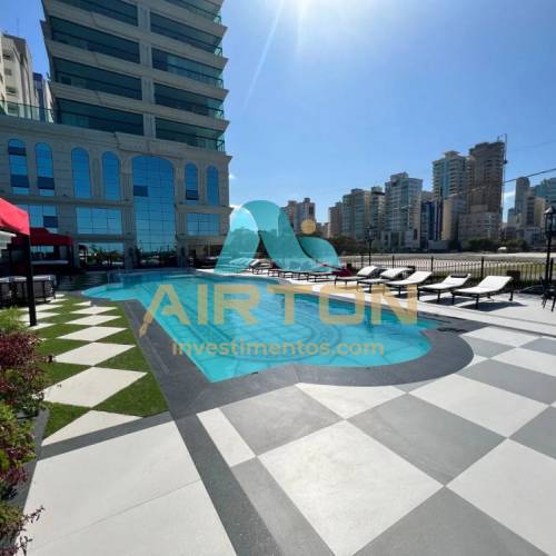 V4057 APARTAMENTO MOBILIADO FRENTE AO MAR EM MEIA 