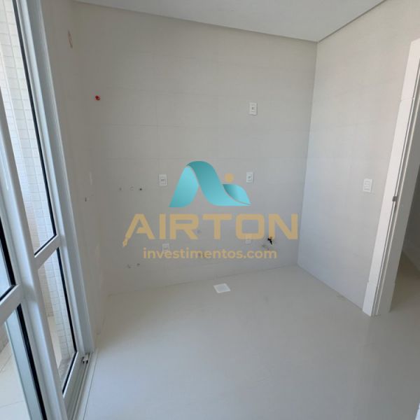 V4077 IMVEL PARA VENDA FRENTE MAR COM 4 SUITES EM