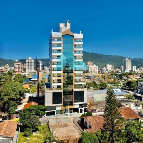 V4079 IMVEL PARA VENDA COM 4 SUITES, 300 MTS DO M