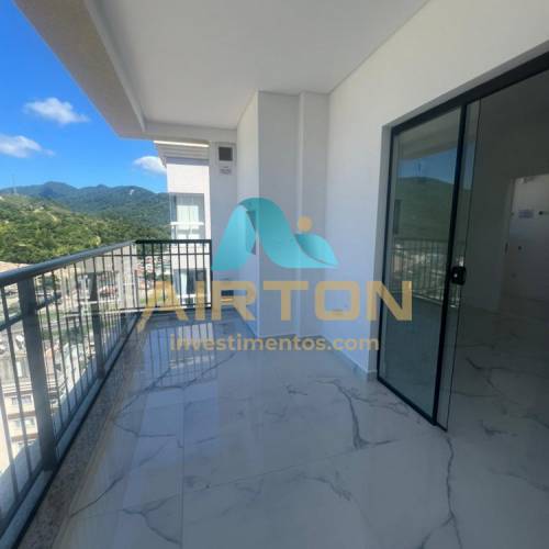 COBERTURA A VENDA COM 3 SUITES, 300 MTS DO MAR EM 