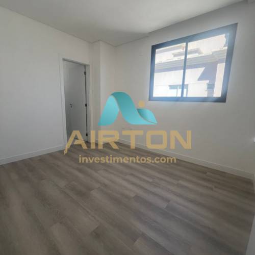 COBERTURA A VENDA COM 3 SUITES, 300 MTS DO MAR EM 