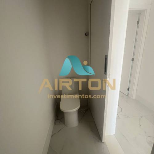 COBERTURA A VENDA COM 3 SUITES, 300 MTS DO MAR EM 