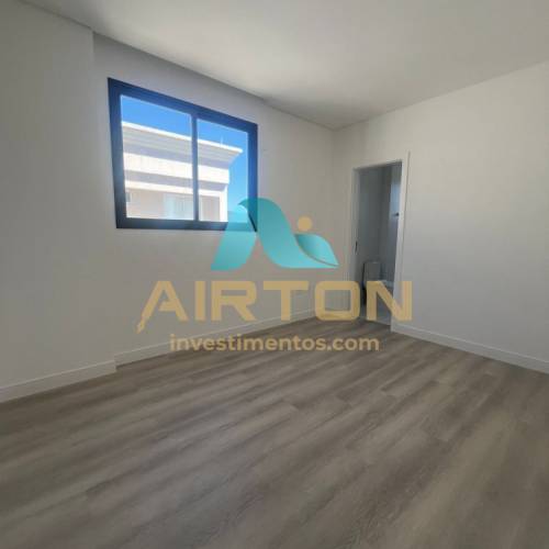 COBERTURA A VENDA COM 3 SUITES, 300 MTS DO MAR EM 