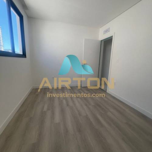 COBERTURA A VENDA COM 3 SUITES, 300 MTS DO MAR EM 