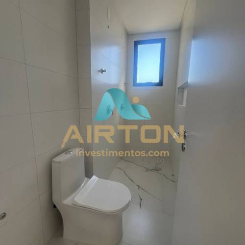 COBERTURA A VENDA COM 3 SUITES, 300 MTS DO MAR EM 