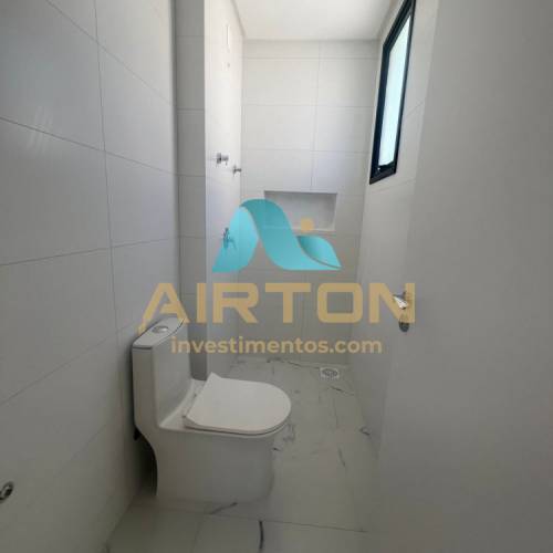 COBERTURA A VENDA COM 3 SUITES, 300 MTS DO MAR EM 
