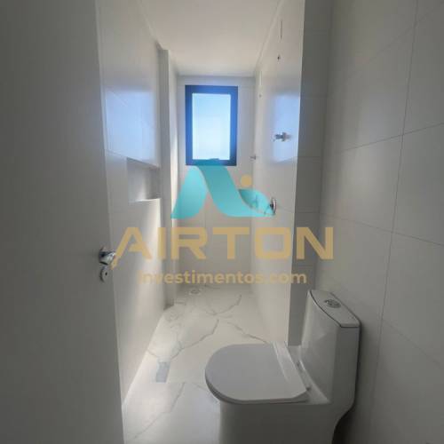 COBERTURA A VENDA COM 3 SUITES, 300 MTS DO MAR EM 