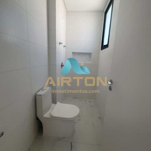 COBERTURA A VENDA COM 3 SUITES, 300 MTS DO MAR EM 