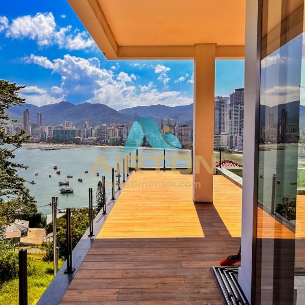 CC4001 CASA PARA VENDA COM 4 SUITES, PISCINA E VIS