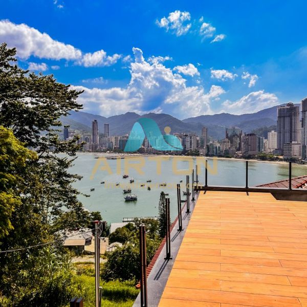 CC4001 CASA PARA VENDA COM 4 SUITES, PISCINA E VIS