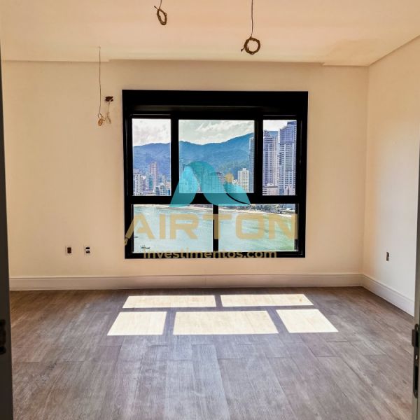 CC4001 CASA PARA VENDA COM 4 SUITES, PISCINA E VIS