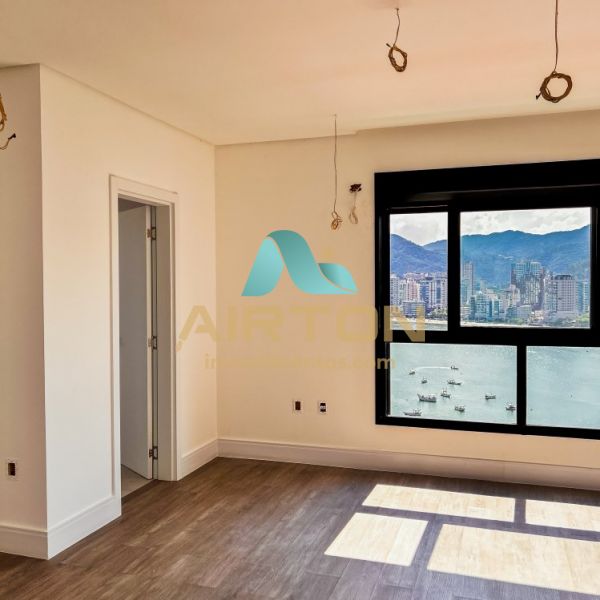 CC4001 CASA PARA VENDA COM 4 SUITES, PISCINA E VIS