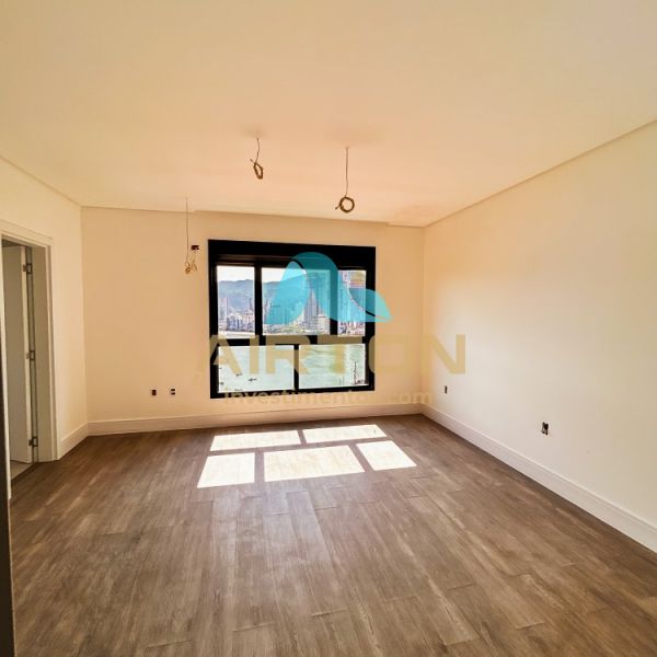 CC4001 CASA PARA VENDA COM 4 SUITES, PISCINA E VIS