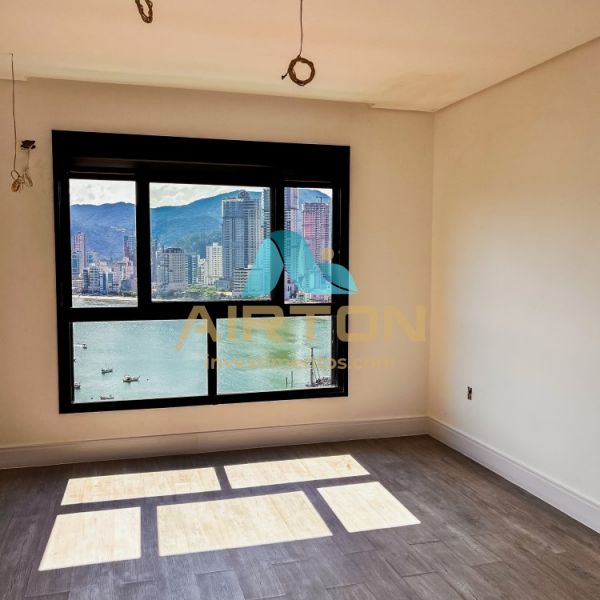 CC4001 CASA PARA VENDA COM 4 SUITES, PISCINA E VIS