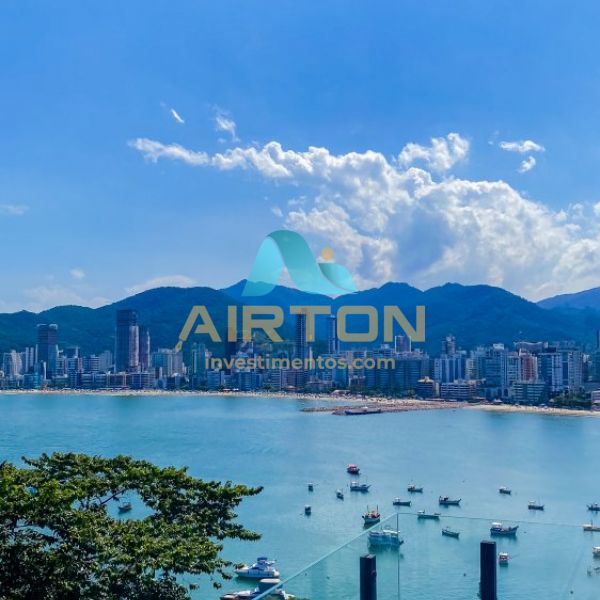 CC4001 CASA PARA VENDA COM 4 SUITES, PISCINA E VIS