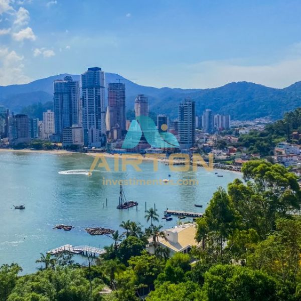 CC4001 CASA PARA VENDA COM 4 SUITES, PISCINA E VIS