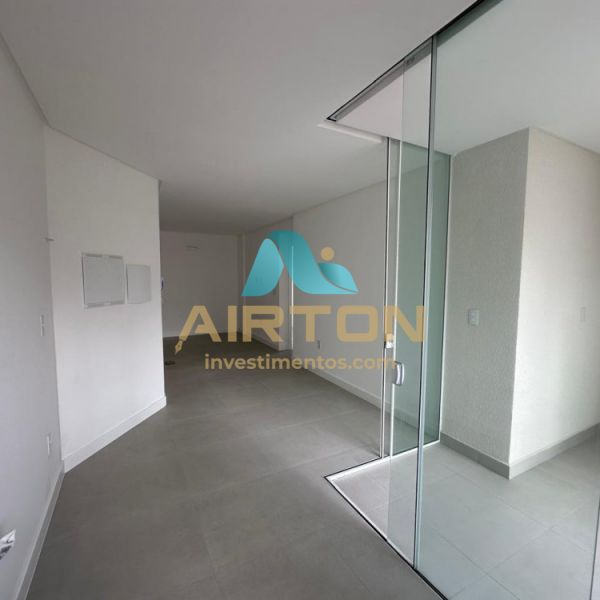 V2105 IM�VEL PARA VENDA COM VISTA AO MAR EM MORRET