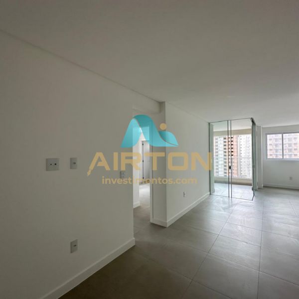 V2105 IM�VEL PARA VENDA COM VISTA AO MAR EM MORRET