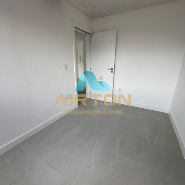 V2105 IM�VEL PARA VENDA COM VISTA AO MAR EM MORRET