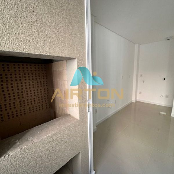 V3216 IMVEL PARA VENDA COM 3 DOR, 600 MTS DO MAR 