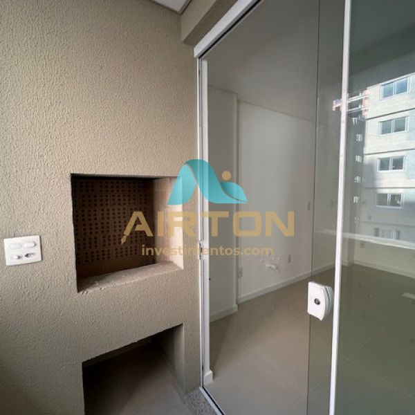 V3216 IMVEL PARA VENDA COM 3 DOR, 600 MTS DO MAR 