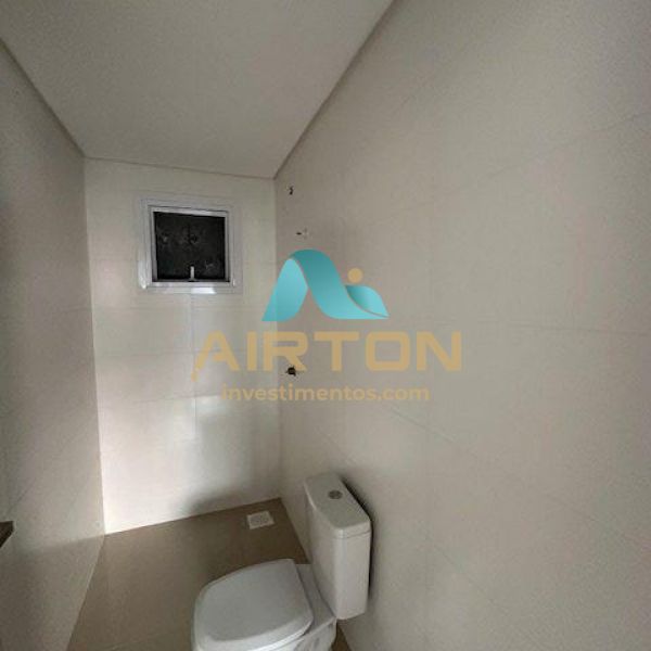 V3216 IMVEL PARA VENDA COM 3 DOR, 600 MTS DO MAR 