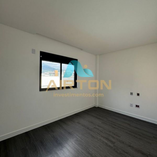 CC4002 IM�VEL SEMI-MOBILIADO COM 4 SUITES EM SANTA