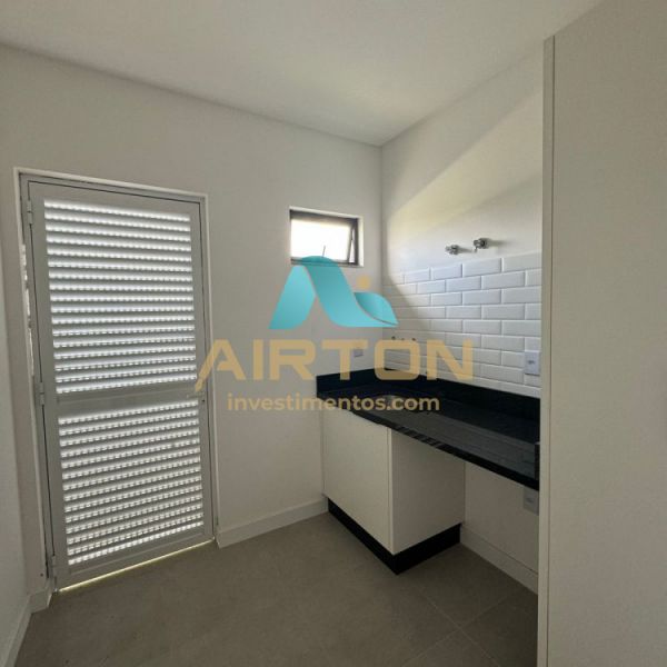 CC4002 IM�VEL SEMI-MOBILIADO COM 4 SUITES EM SANTA