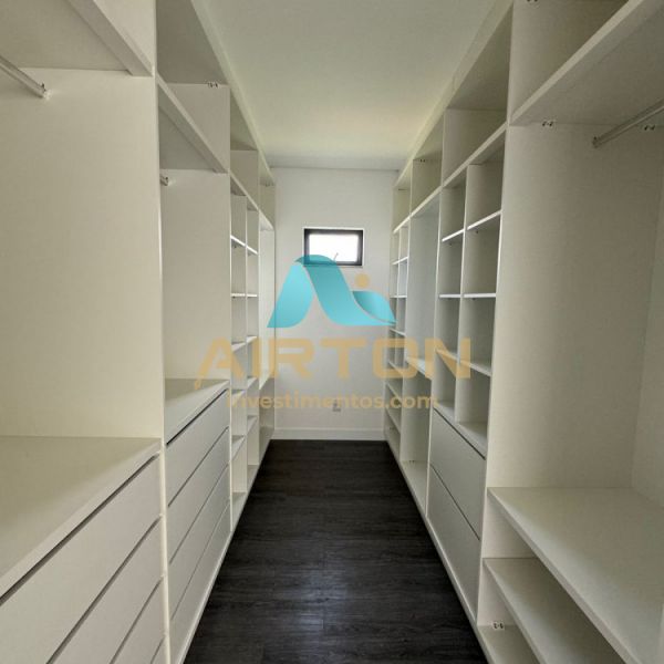 CC4002 IM�VEL SEMI-MOBILIADO COM 4 SUITES EM SANTA