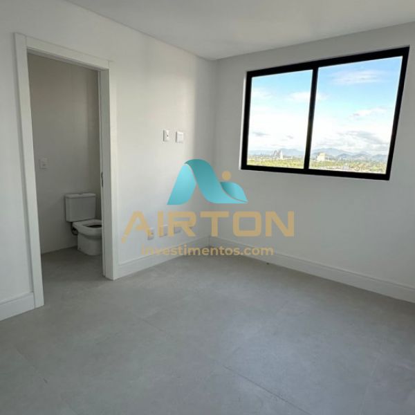 V3228 IMVEL PARA VENDA, QUADRA MAR EM MEIA PRAIA 