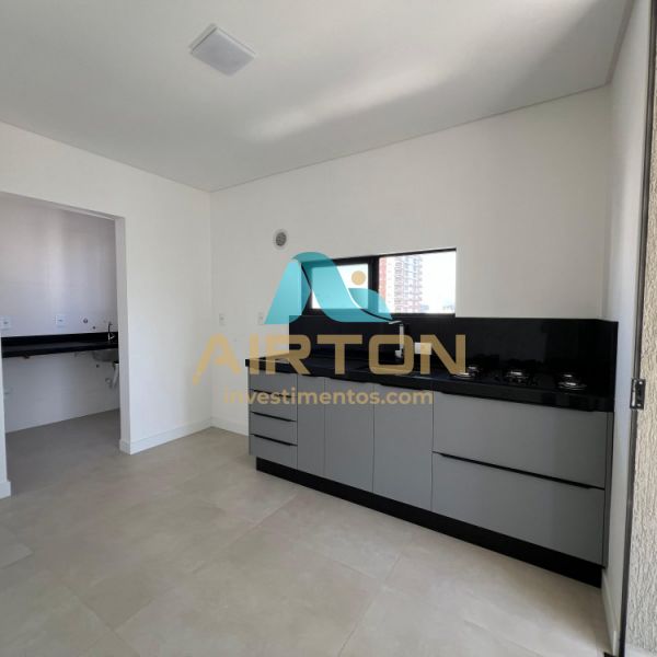 V3250 IMVEL  VENDA COM 3 SUITES, 600 MTS DO MAR 