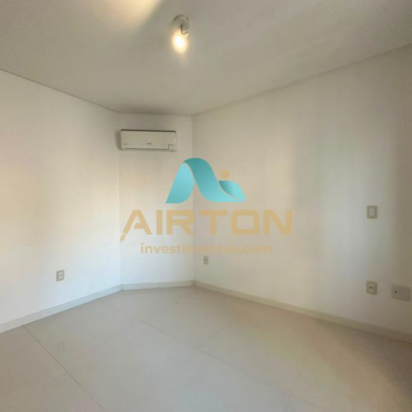 COBERTURA A VENDA 4 VAGAS, 3 SU�TES, MOBILIADA, LA