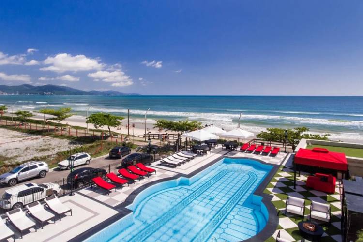 V4062 APARTAMENTO MOBILIADO FRENTE AO MAR EM MEIA 