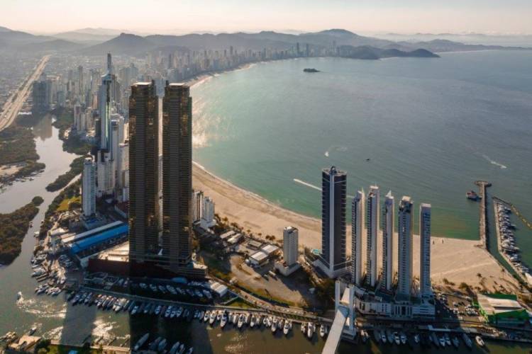 DU7000 DUPLEX PARA VENDA COM 7 SUITES, QUADRA MAR 