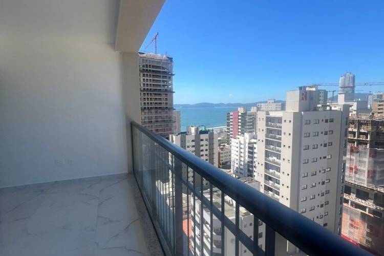 COBERTURA A VENDA COM 3 SUITES, 300 MTS DO MAR EM 