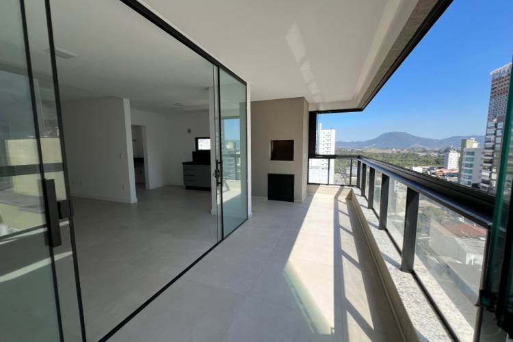 V3250 IM�VEL � VENDA COM 3 SUITES, 600 MTS DO MAR 