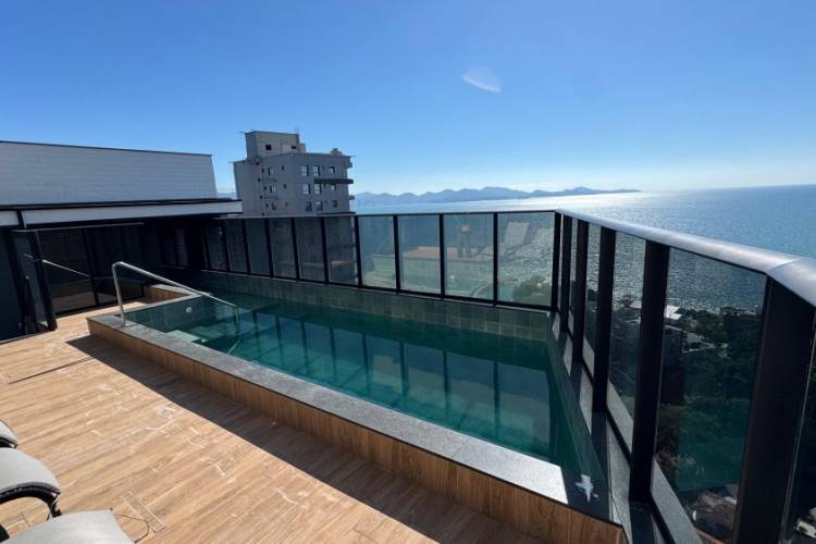 V3252 IM�VEL � VENDA COM 3 SUITES, 500 MTS DO MAR 